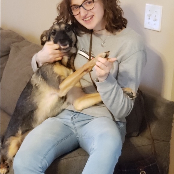 Meet your Posher, Hali - Picture 4 of 8